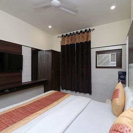 Oyo 11594 Hotel Tvs Нью-Дели Экстерьер фото