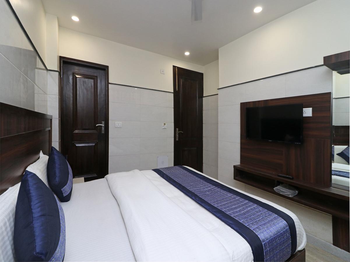 Oyo 11594 Hotel Tvs Нью-Дели Экстерьер фото