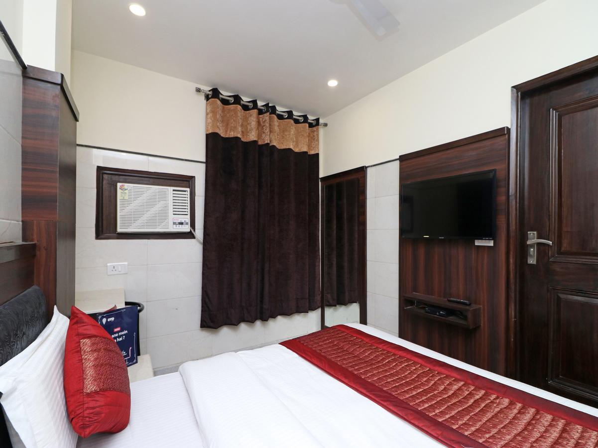 Oyo 11594 Hotel Tvs Нью-Дели Экстерьер фото